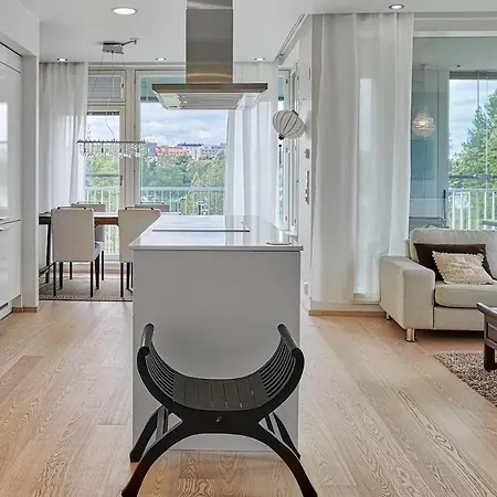 Apartmán 1br Center By The Park With Private Sauna, Balcony & View